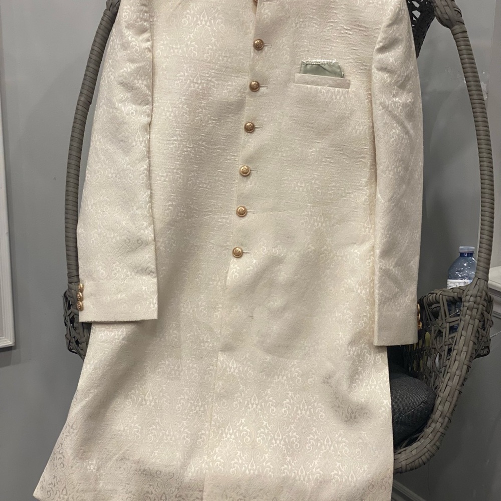 Traditional men Sherwani in pure fabric
